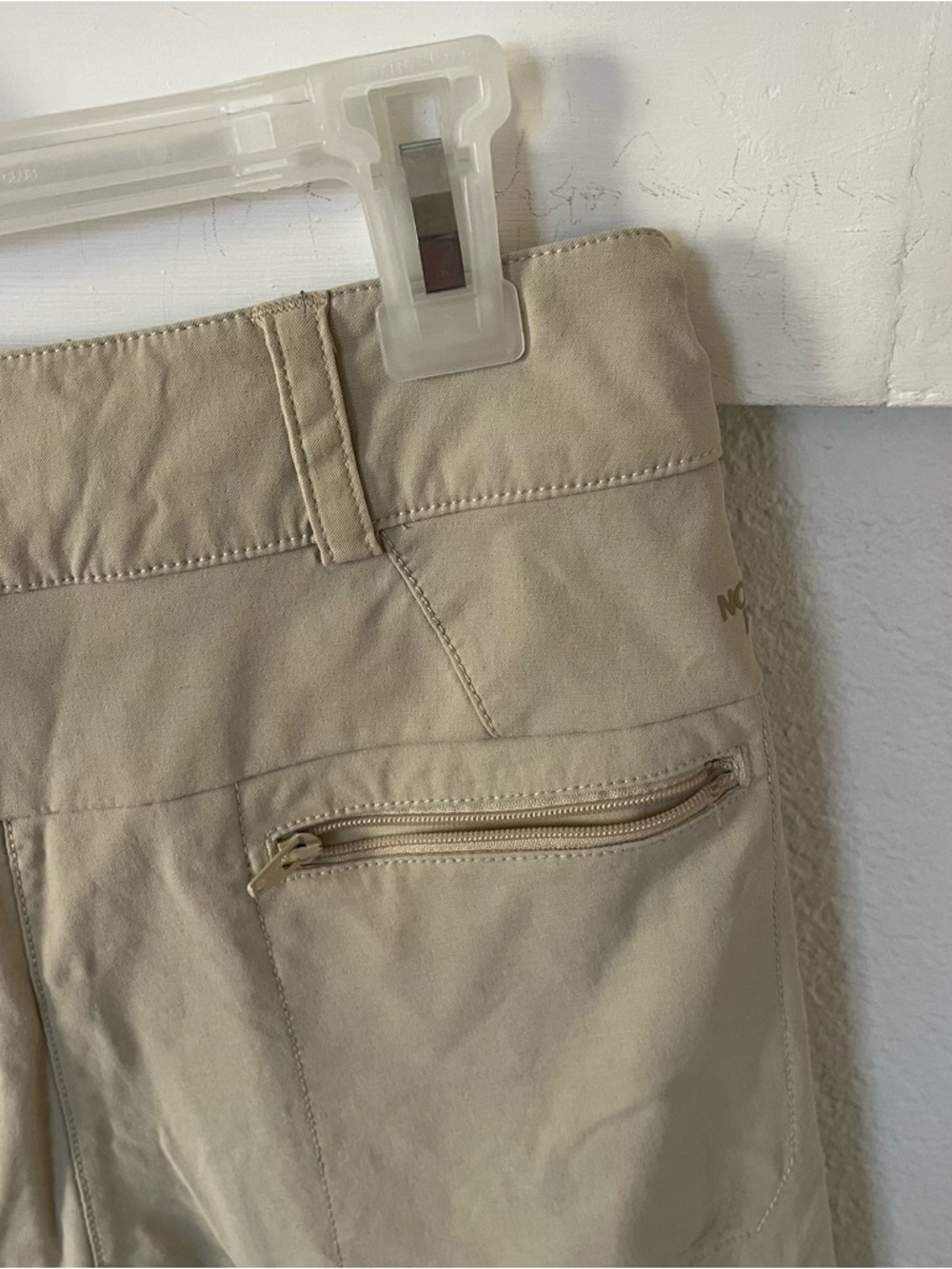The North Face Women's 2 Convertible Hiking Pants. - Picture 7 of 11
